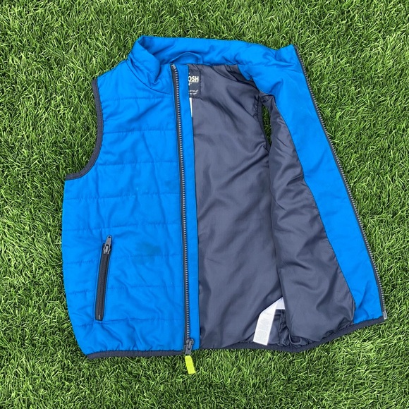 OshKosh // Zip-Up Puffer Vest // Boys Size 4 - Picture 5 of 7